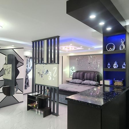 Condo Azur Suites B316 Near Airport, Netflix, Stylish, Cozy With Swimming Pool Мактан Экстерьер фото