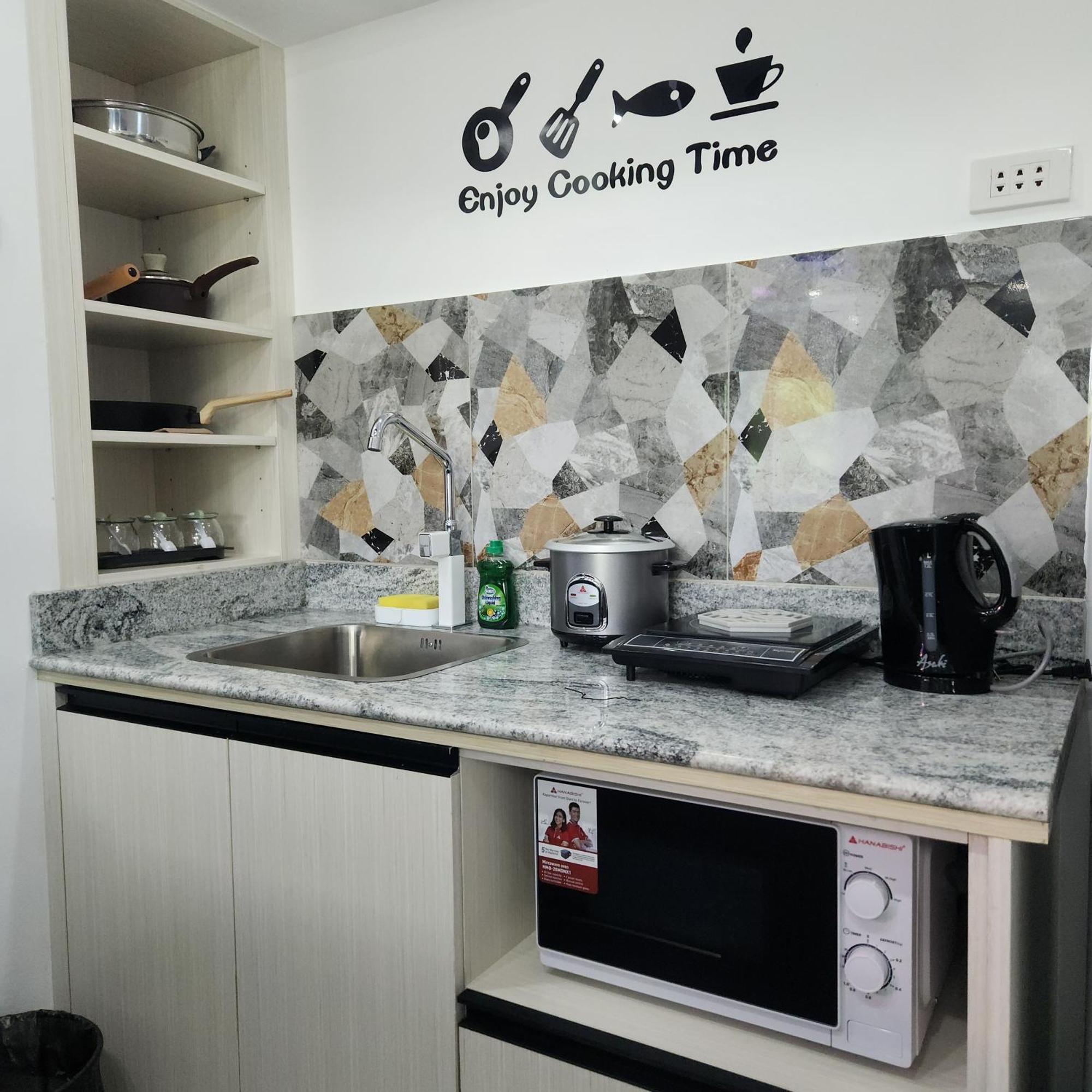 Condo Azur Suites B316 Near Airport, Netflix, Stylish, Cozy With Swimming Pool Мактан Экстерьер фото