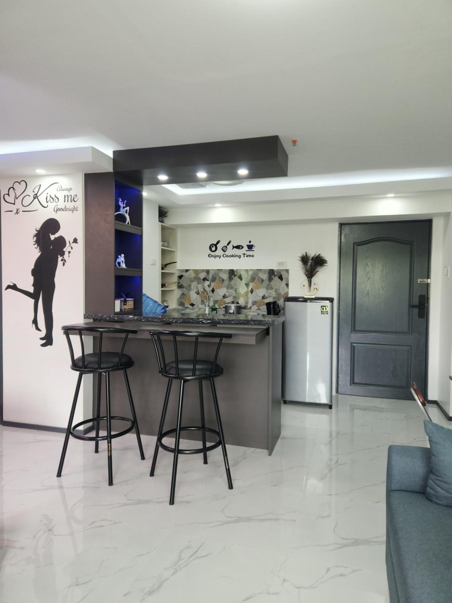 Condo Azur Suites B316 Near Airport, Netflix, Stylish, Cozy With Swimming Pool Мактан Экстерьер фото
